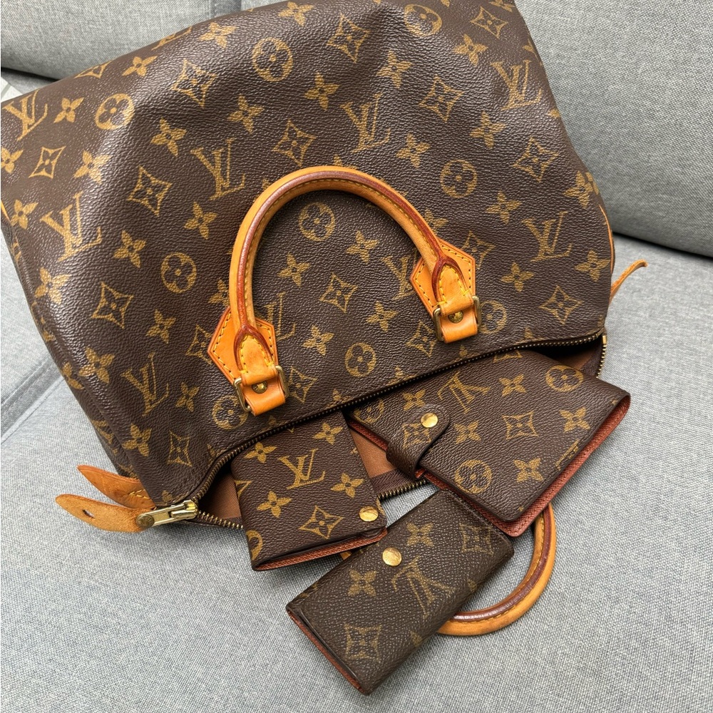 🧡Authentic Luxury Bag - Guaranteed Peace of Mind!🧡 - Picture 3 of 7